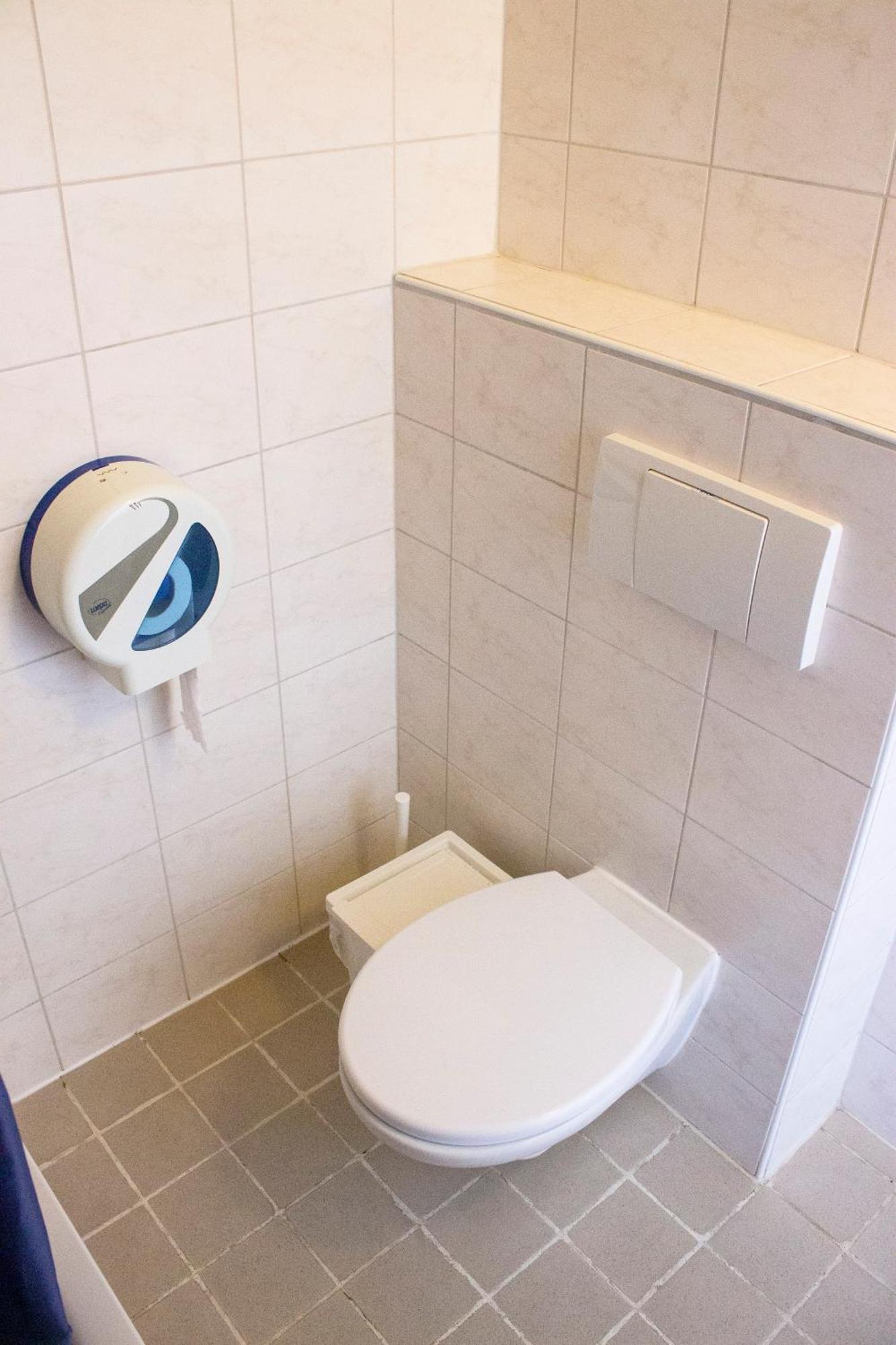 Dormitory Room (6 People) with Shared Bathroom